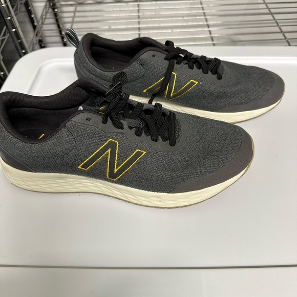 New Balance sneakers - Picture 1 of 7